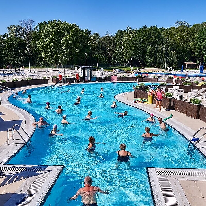 Year-round outdoor pool in Fala 